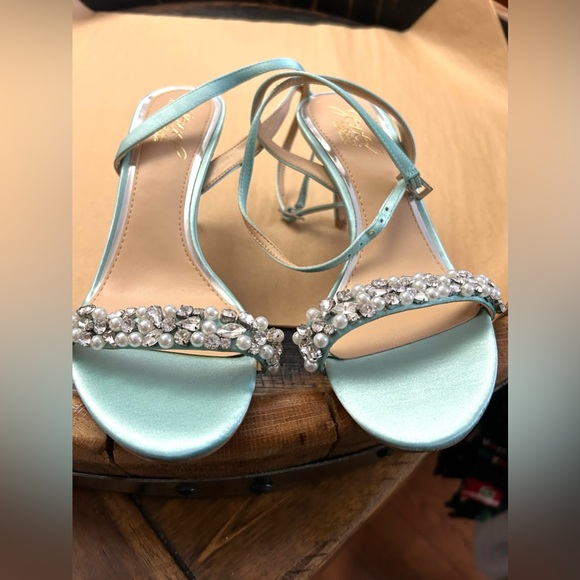 Jewel Badgley Mischka Mint Green
Sandals with Silver Jewel Embellishments - Picture 8 of 8